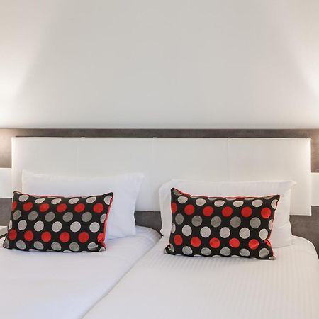 Logis Hotel Restaurant & Spa Au Comte D'Ornon Градинян Стая снимка