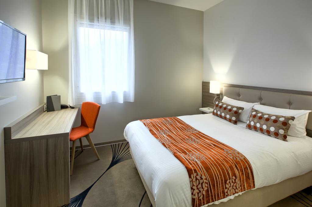 Logis Hotel Restaurant & Spa Au Comte D'Ornon Градинян Стая снимка
