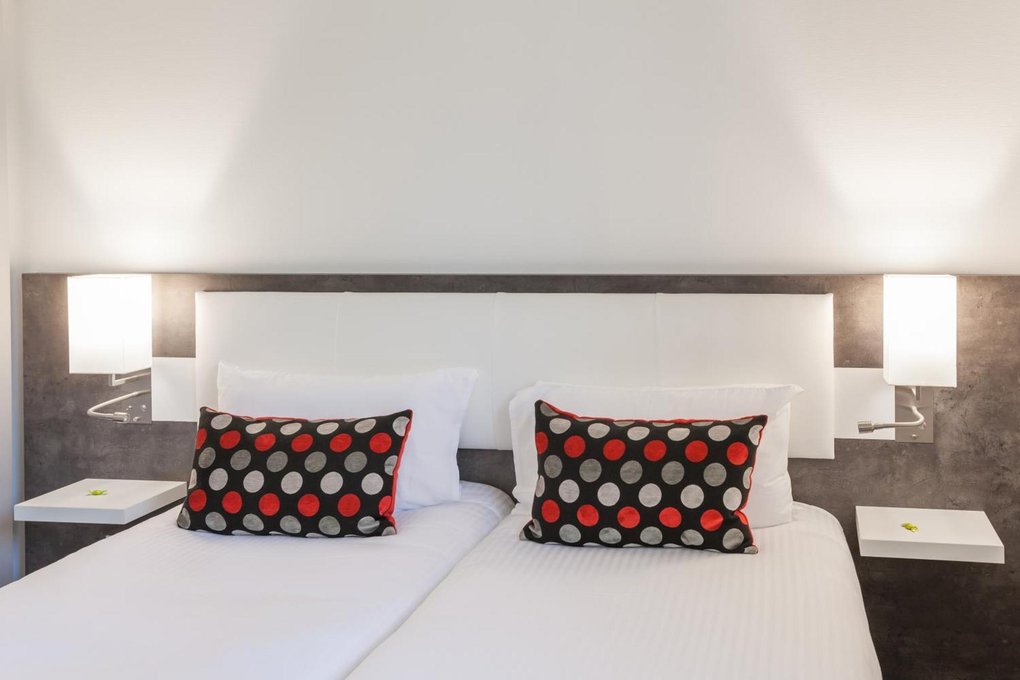 Logis Hotel Restaurant & Spa Au Comte D'Ornon Градинян Стая снимка