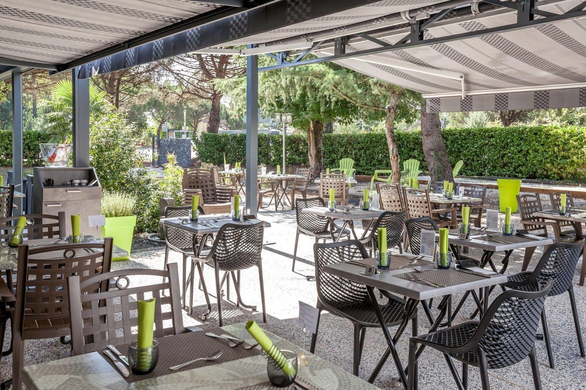 Logis Hotel Restaurant & Spa Au Comte D'Ornon Градинян Екстериор снимка